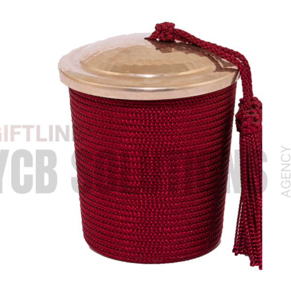 Bougie décorative artisanale rouge en verre tressé avec couvercle et pompon