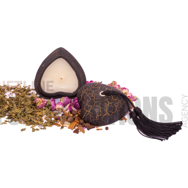 Bougie décorative artisanale carrée avec couvercle et pompon